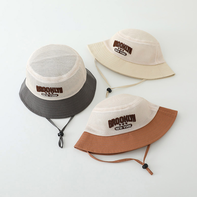Met letters geborduurde babyzo - Fishing Hat recensie en prijs